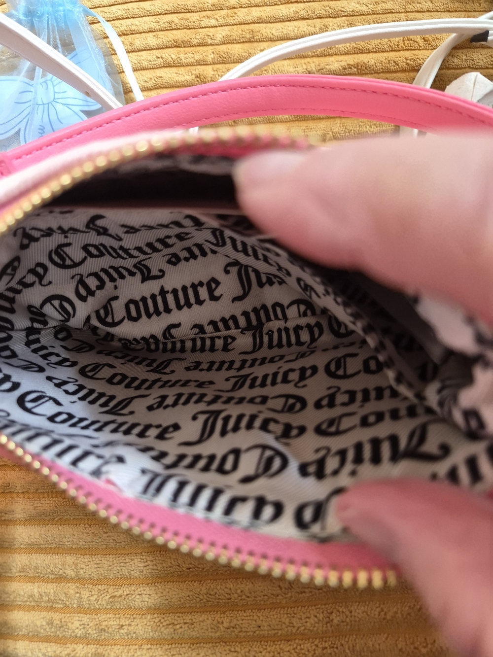 Juicy Couture Pink Shoulder Bag With Adorable Pink Charm - Picture 7 of 7